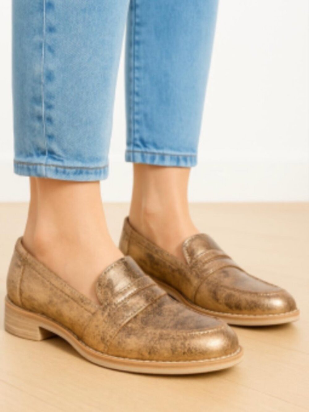 Stuart Weitzman Schooldays Loafers Gold Leather Size 8